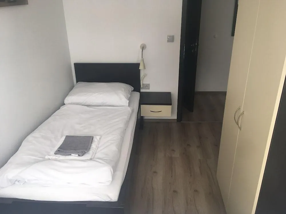 Nova Hospoda - Hotel & Restaurant Prag 3*,