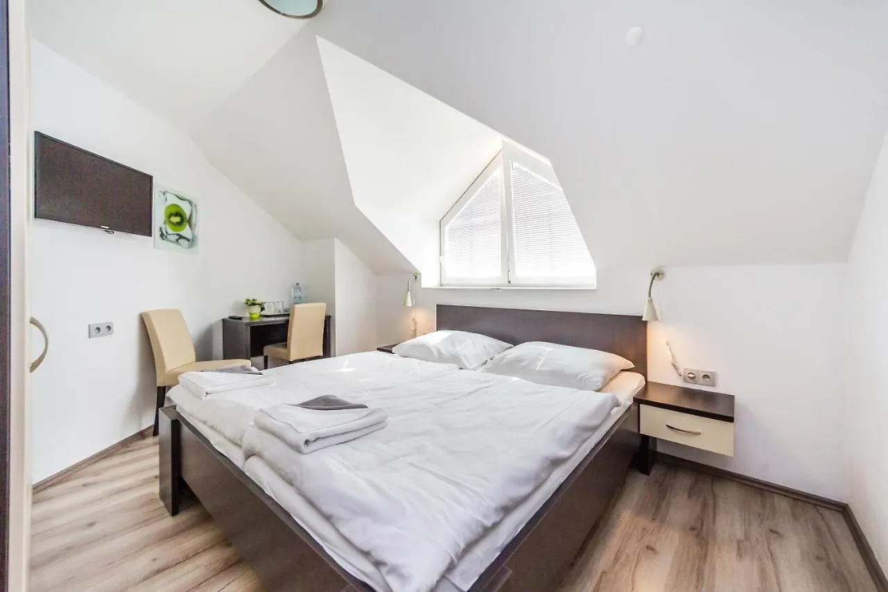 Nova Hospoda - Hotel & Restaurant Prag 3*,  Tjeckien