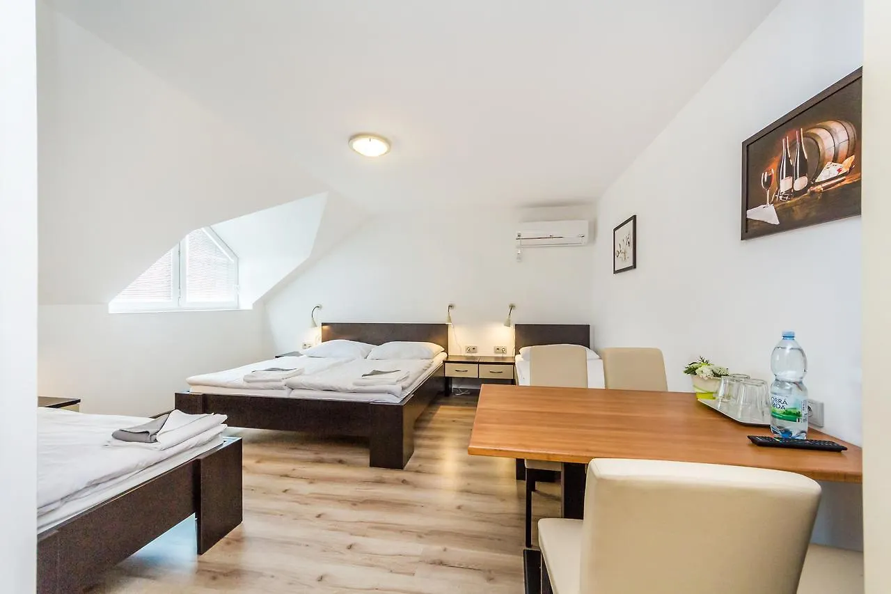 Nova Hospoda - Hotel & Restaurant Prag 3*,  Tjeckien