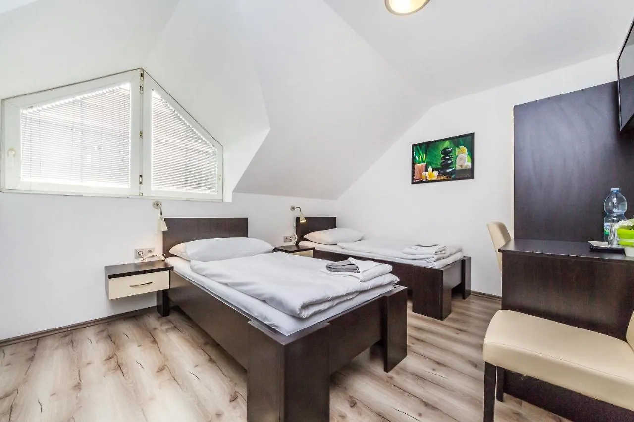 Nova Hospoda - Hotel & Restaurant Prag Tjeckien