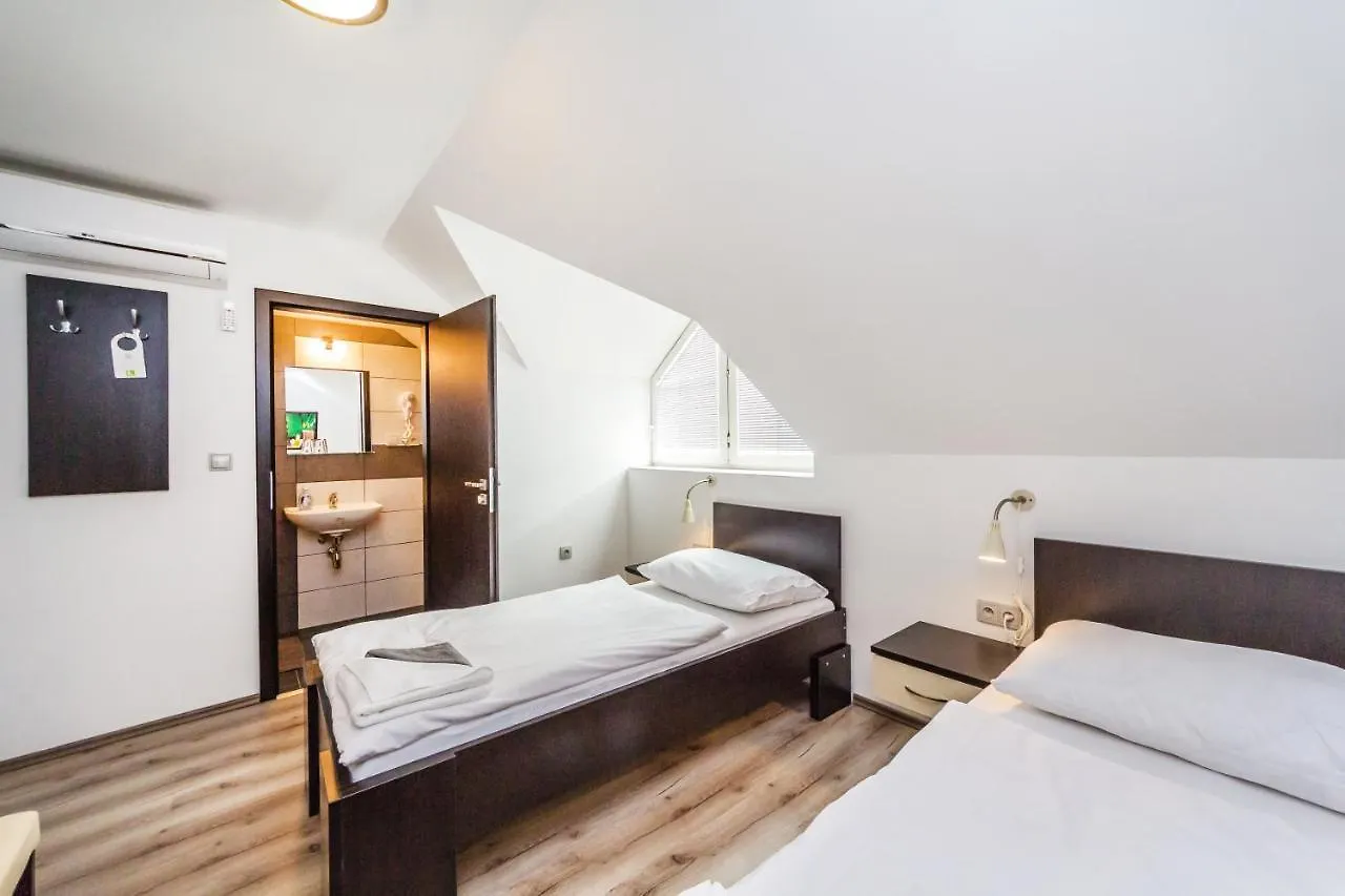 Nova Hospoda - Hotel & Restaurant Prag