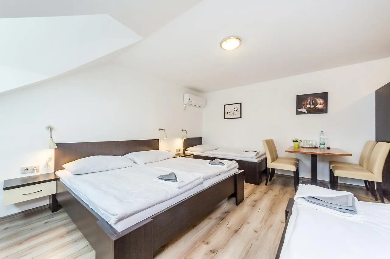 Nova Hospoda - Hotel & Restaurant Prag