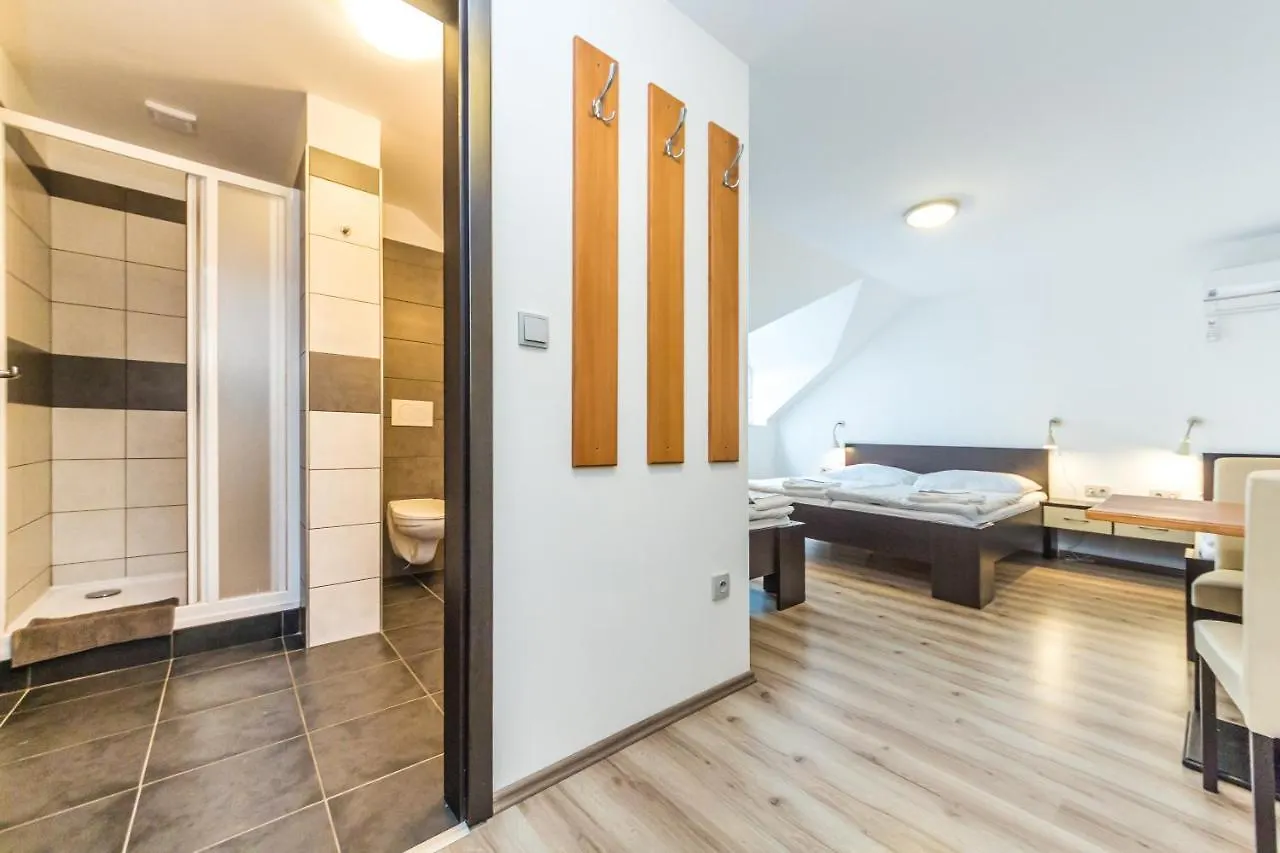 Nova Hospoda - Hotel & Restaurant Prag