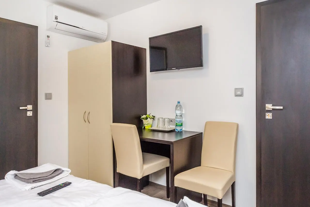 Nova Hospoda - Hotel & Restaurant Prag