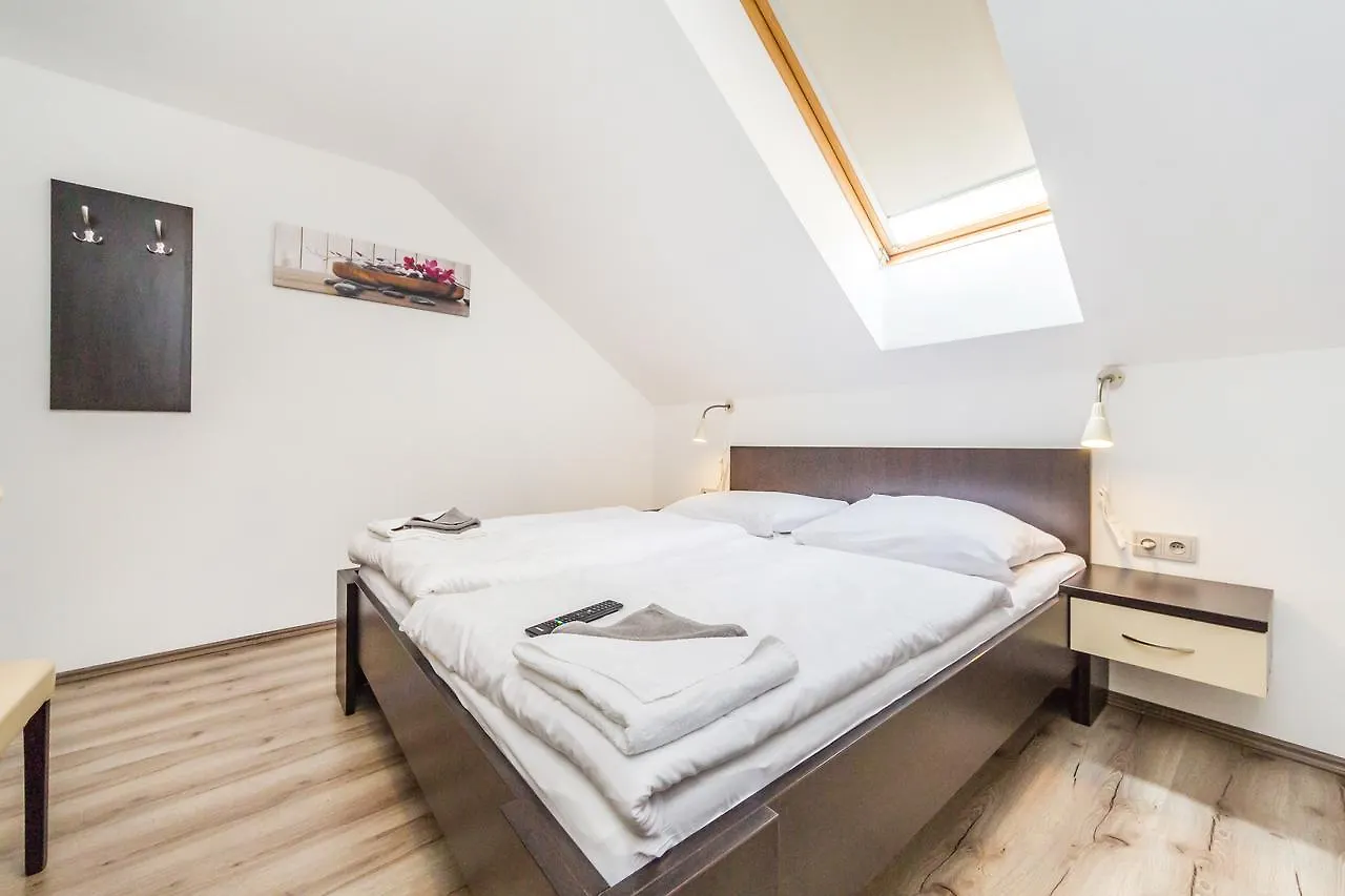 Nova Hospoda - Hotel & Restaurant Prag